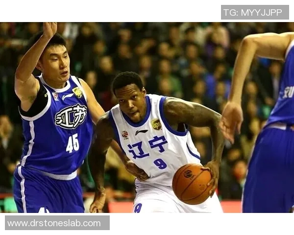 辽宁男篮惨败江苏男篮，主教练连任之路堪忧球队战绩跌至联赛倒数第二